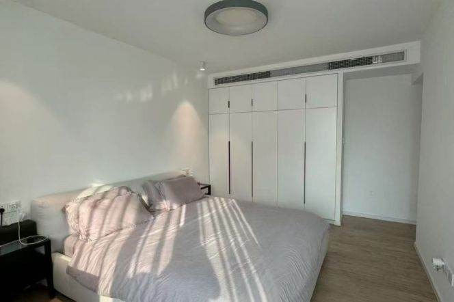 Modern 3brs with floor heating in Xujiahui 