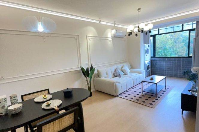 Cozy one bedroom Apt+Floor heating+Dryer @ West Yan'an Rd