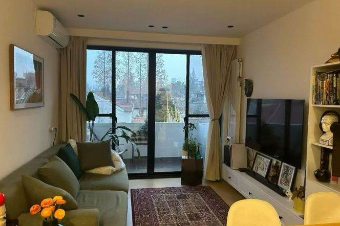 convenient location-1bed with laid back balcony- line 1/7 Changshu Road 