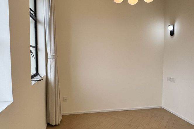 Bar street | 1Br + high ceilings + great sunshine | Julu lu/Fumin lu