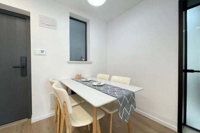 10.2k Cozy 2Br with floor heating Nr The Suzhou Creek close to longde Rd.line11/13