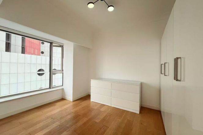 Modern 3brs with floor heating and balcony nearby west nan jing road CBD