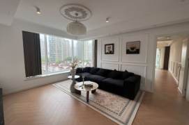 Xujiahui Premium 3-Bedroom Apartment   Excellent View | Well-equipped Interior