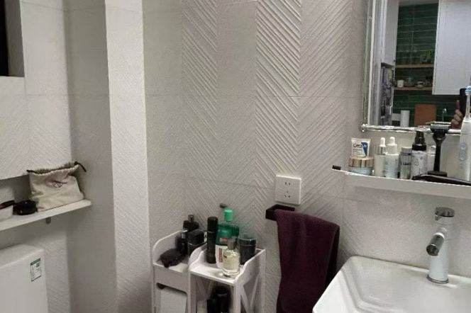 convenient location-1bed with laid back balcony- line 1/7 Changshu Road 