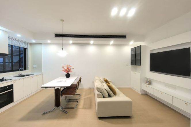 Brand new/modern 1br 2lr+open balcony/all bright room,Jiangsu rd@L11/2