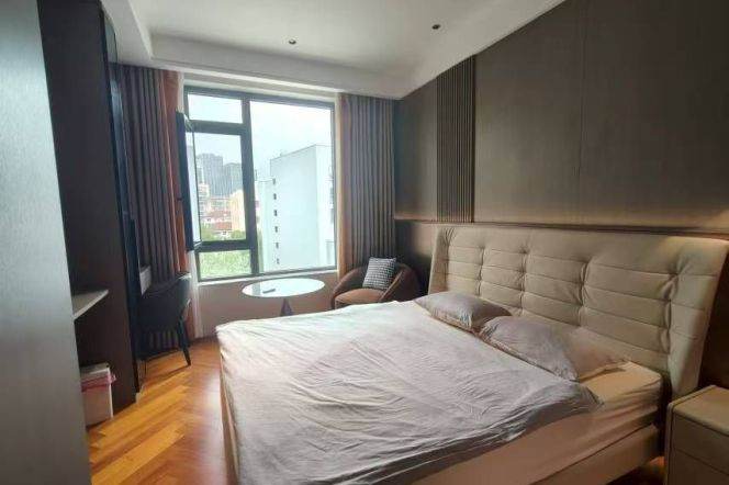 1Studio near line 1/9/11 Xujiahui and Jiao'tong Uni can long and short term lease