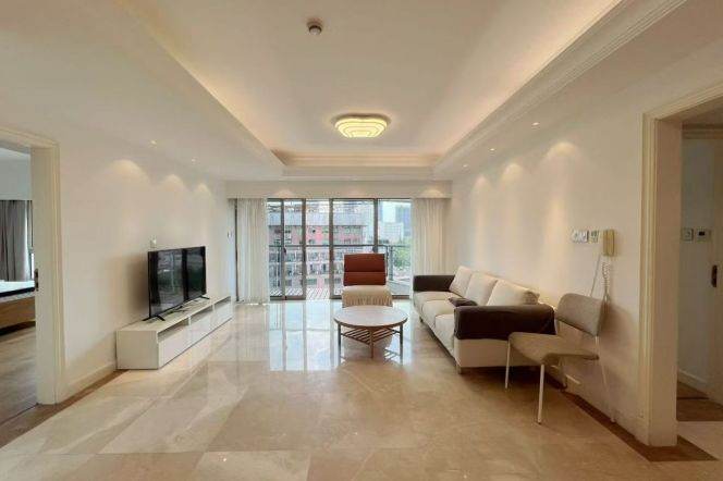 Modern 3brs with floor heating and balcony nearby west nan jing road CBD