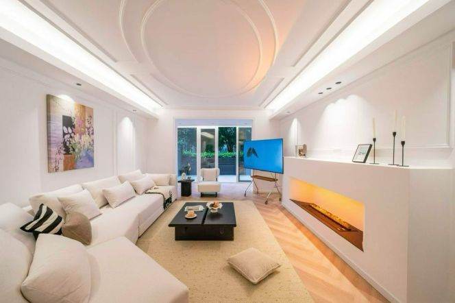   60㎡ Private CourtyardSpacious  Xuhui   60㎡ Private Courtyard