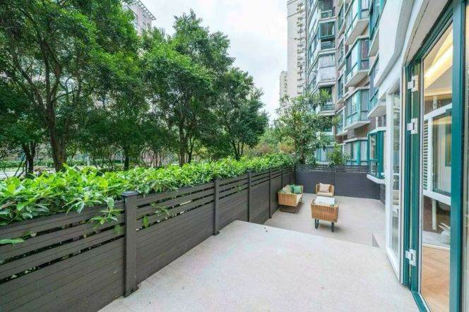   60㎡ Private CourtyardSpacious  Xuhui   60㎡ Private Courtyard