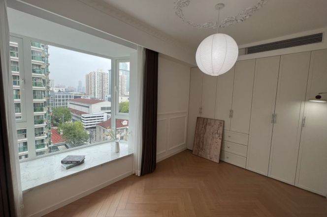 Xujiahui Premium 3-Bedroom Apartment   Excellent View | Well-equipped Interior
