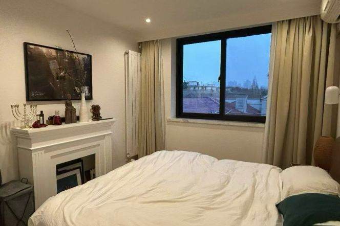 convenient location-1bed with laid back balcony- line 1/7 Changshu Road 