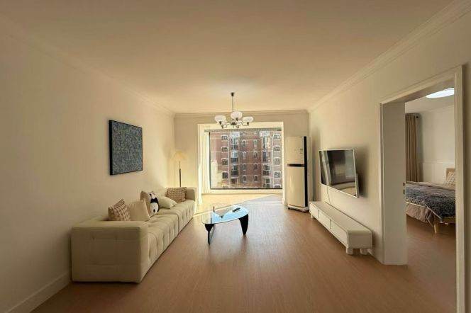Nice 3br ,2bth, close to Longbaixincun, Line 10
