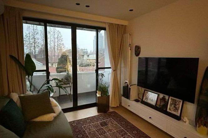 convenient location-1bed with laid back balcony- line 1/7 Changshu Road 
