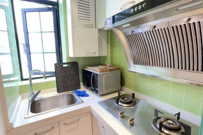 Spacious 1Br/1Lr/1Bt apt nr West yanan rd,M3/4
