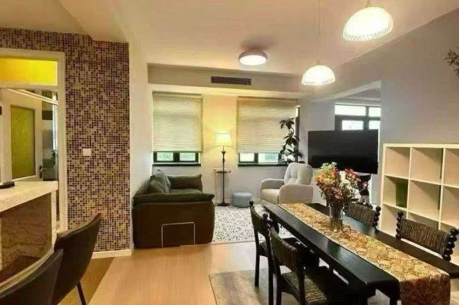 Historical Building 1br with Balcony@Shanghai Library,Hengshan Road St.