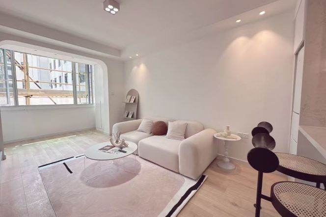 Yishan rd/Modern 1br 2lr/big living room/central AC/double south@L3/4/9