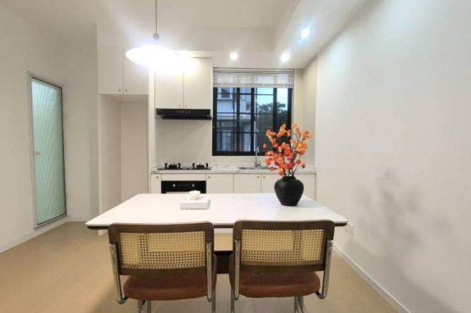 Brand new one bedroom Apt+open balcony+oven @ Jing'an Temple