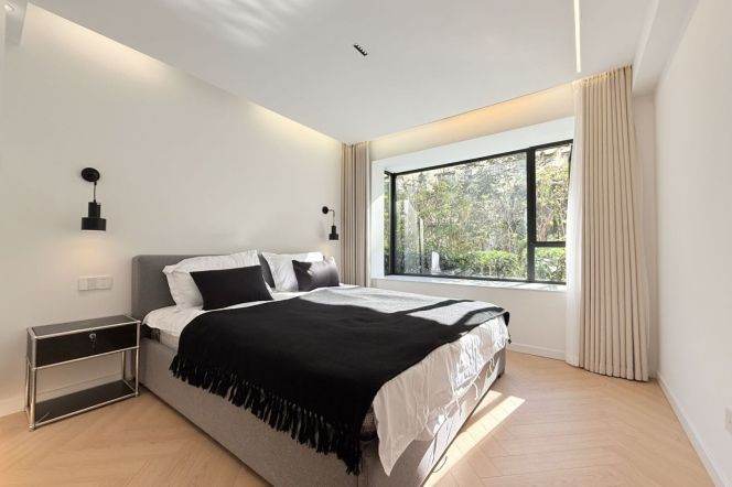 Bright & Modern 4-Bedroom Apartment in Jing’an