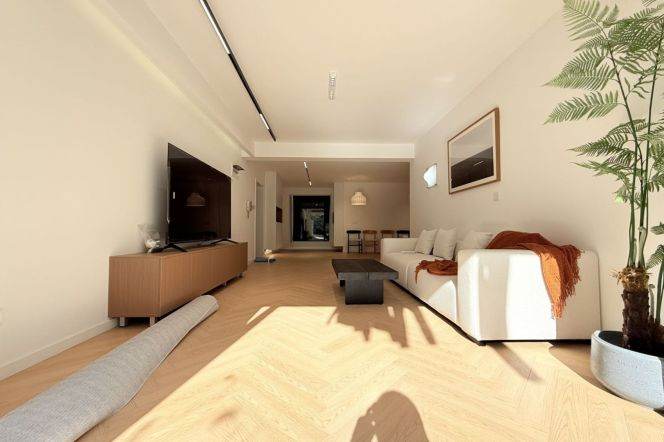 Bright & Modern 4-Bedroom Apartment in Jing’an
