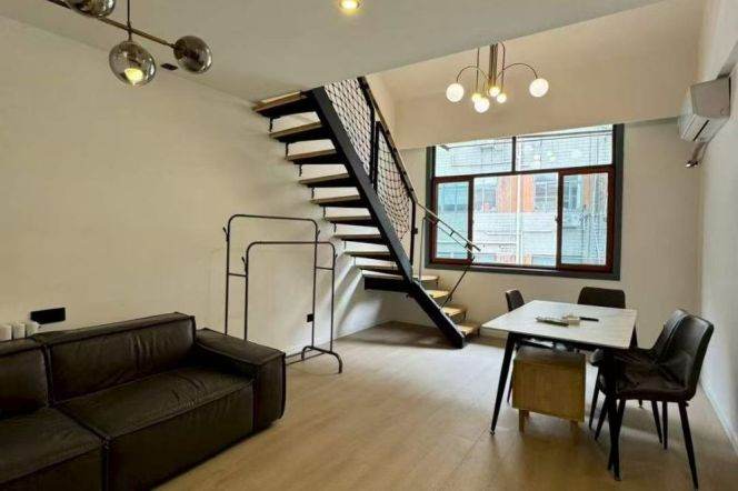 Nice terrace 2Brs/1Lr/1Bt apt nr South shanxi rd,M1/10/12