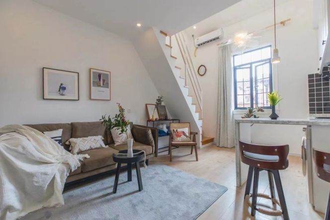 High-ceiling Bright 1Br @Nanjing W. Rd