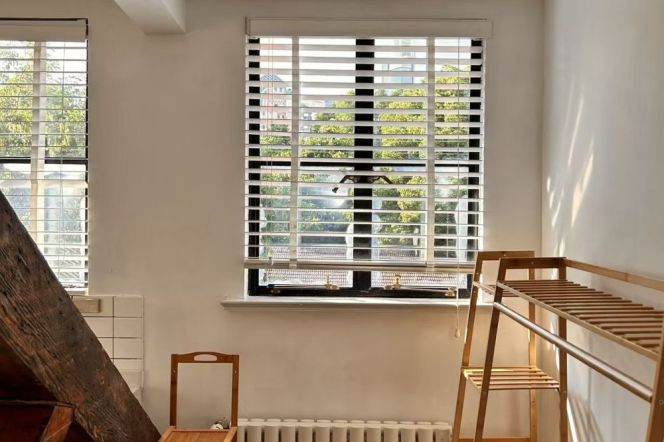 Cute high ceiling 1BR APT Shanxi(s) Rd 7.2k