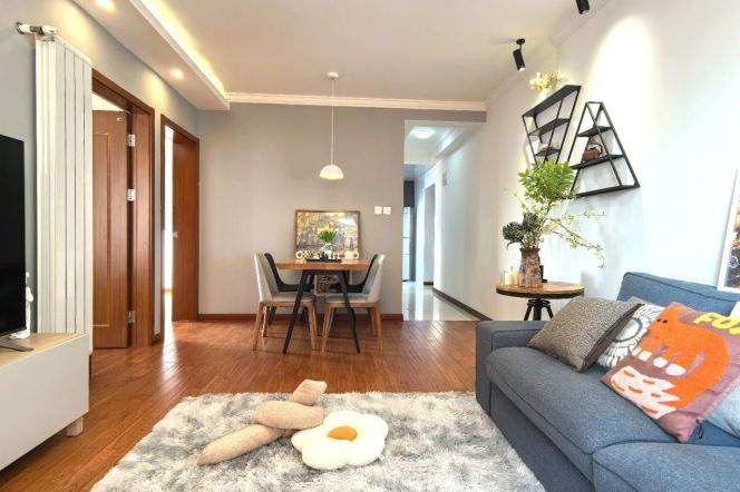 Valuable Jing'an 2BR with Big Corner Balcony/Wallheating/Oven 15.5K  