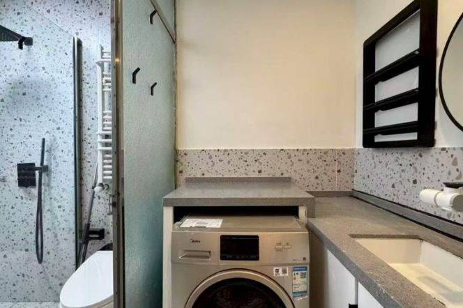 Nice terrace 2Brs/1Lr/1Bt apt nr South shanxi rd,M1/10/12
