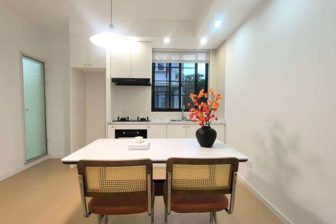 stn jiangsu rd.1 bed balcony 