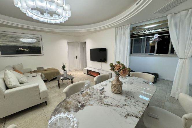 13.2k Classy 2Br 2Bathr Nr Changshou Rd.line7/13