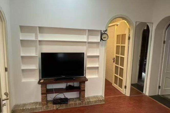 Nice 1BR APT Good lights Julu Rd Jing’an Temple 7.8k