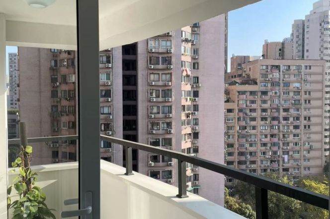 Spacious&Bright 1Bdr 1Bath Apt+L14 Wu Ding Rd+Large Open Balcony+Cloakroom+Jing An Temple