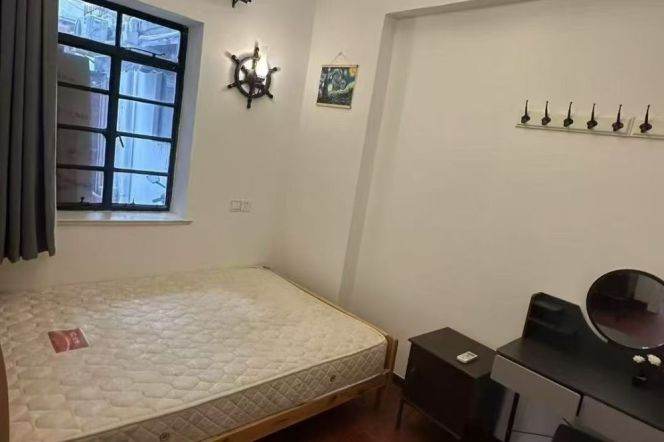 Nice 1BR APT Good lights Julu Rd Jing’an Temple 7.8k
