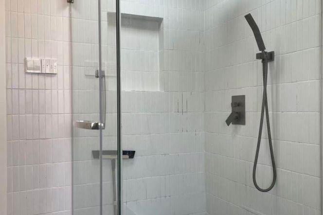Spacious&Bright 1Bdr 1Bath Apt+L14 Wu Ding Rd+Large Open Balcony+Cloakroom+Jing An Temple