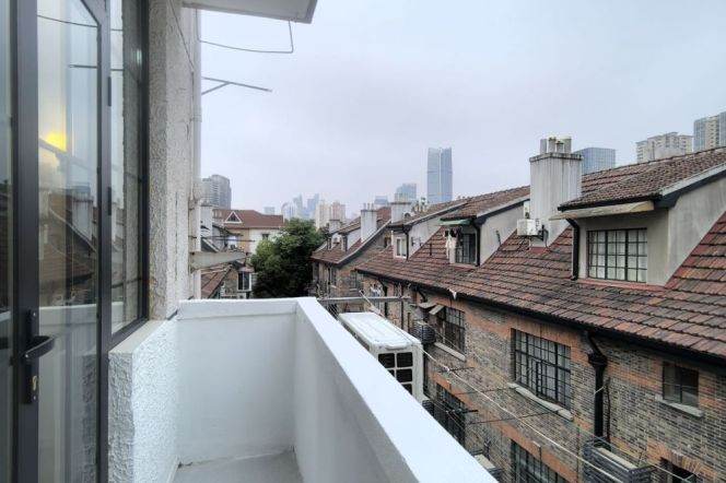 8k Brang new 1Br with open balcony Nr Jiangsu Rd.line2/11