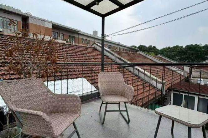 Nice terrace 2Brs/1Lr/1Bt apt nr South shanxi rd,M1/10/12