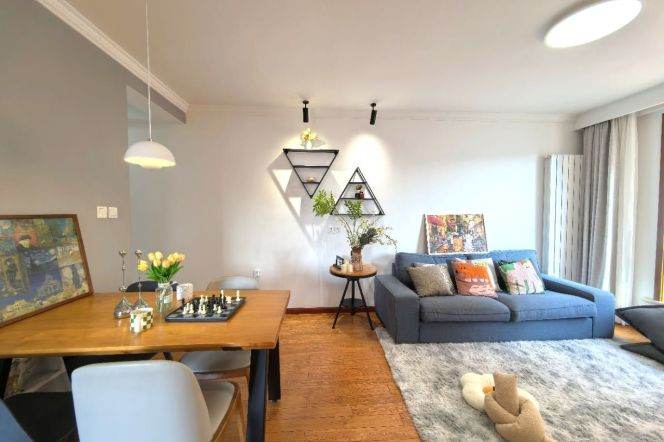 Valuable Jing'an 2BR with Big Corner Balcony/Wallheating/Oven 15.5K  