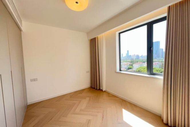 brand new big 2brs floor heating near IAPM line 1,10,12 and many nice restaurants 