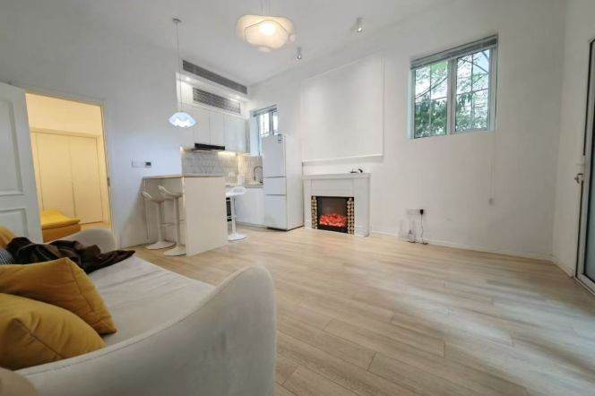 Private yard 1BR floor heating Shanxi(s) Rd 9.5k