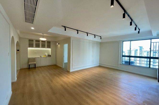 4 Brs, 2 Baths, Open Balcony/Floor heating/Oven/Dish washer @ Zhongtan metro L3&4