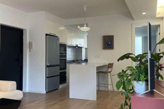 Spacious&Bright 1Bdr 1Bath Apt+L14 Wu Ding Rd+Large Open Balcony+Cloakroom+Jing An Temple