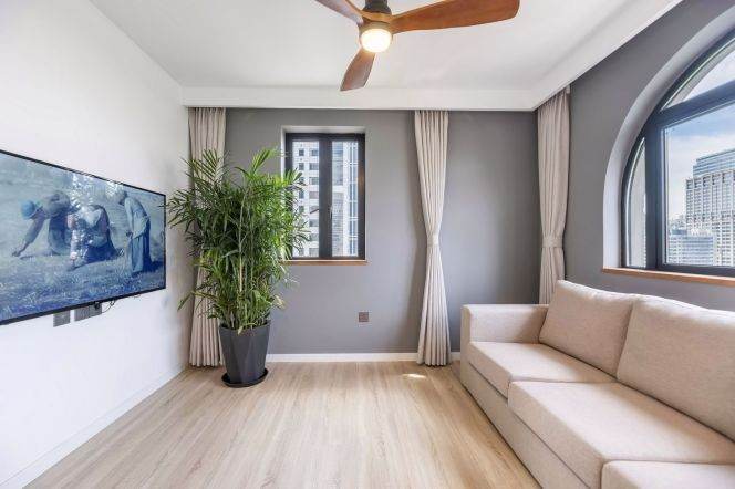 Modern/Spacious Xintiandi 1+1BR with View,Floorheating,C/A 15.5K 