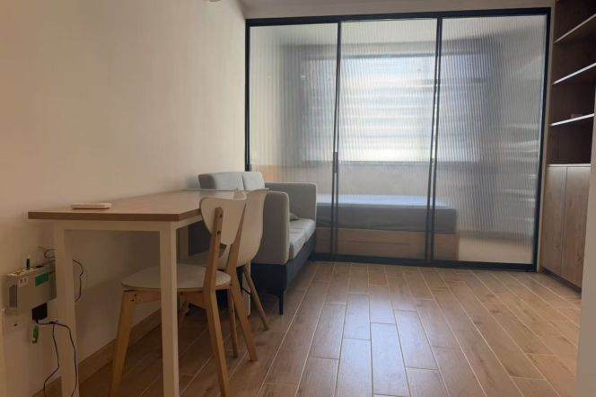 2BR near line 3 and 18 and convenient to Fu'dan Uni can long and short term lease