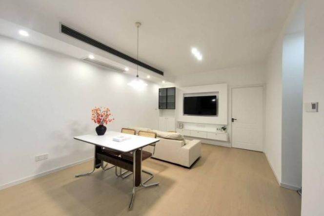Brand new one bedroom Apt+open balcony+oven @ Jing'an Temple