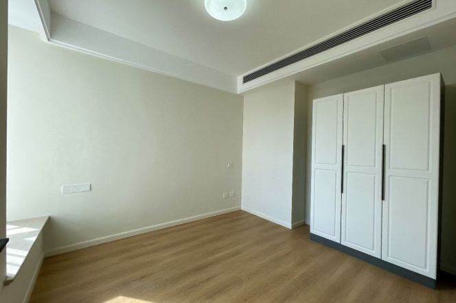 4 Brs, 2 Baths, Open Balcony/Floor heating/Oven/Dish washer @ Zhongtan metro L3&4