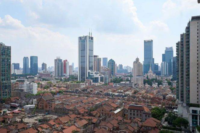 modern 2brs floor heating open balcony beside line 2,12,13 west nan jing road CBD 24.5K