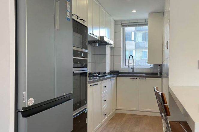 Spacious&Bright 1Bdr 1Bath Apt+L14 Wu Ding Rd+Large Open Balcony+Cloakroom+Jing An Temple