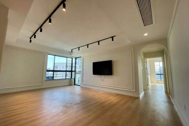 4 Brs, 2 Baths, Open Balcony/Floor heating/Oven/Dish washer @ Zhongtan metro L3&4