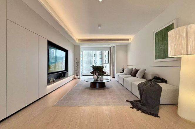 brand new big 2brs floor heating modern furniture near line 7 and 9 ,close to central Xuhui