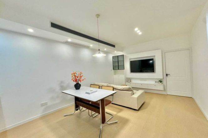 Newly renovated 1br with balcony @Yuyuan rd L2&11